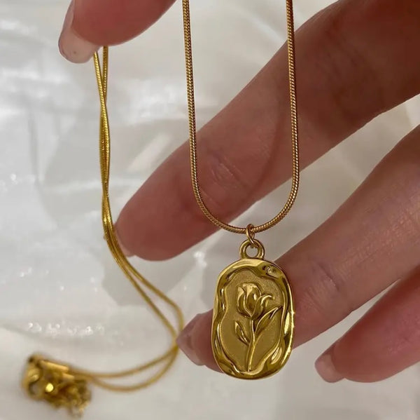 Rosá Engraved Vintage Pendant