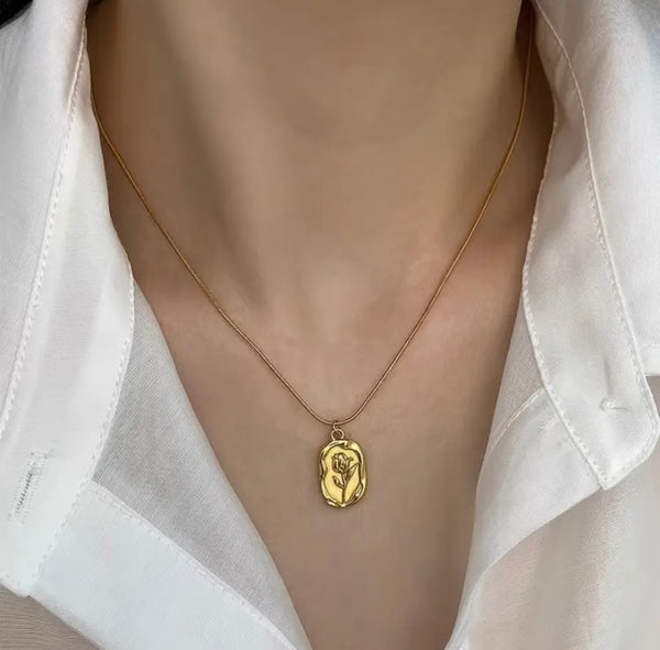 Rosá Engraved Vintage Pendant