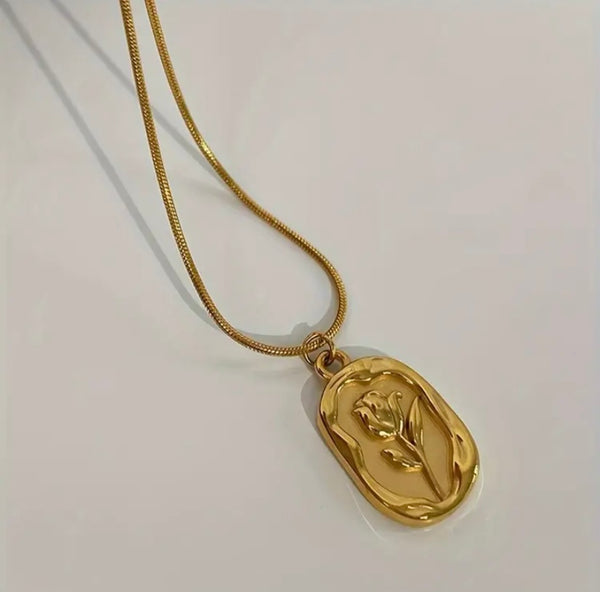 Rosá Engraved Vintage Pendant