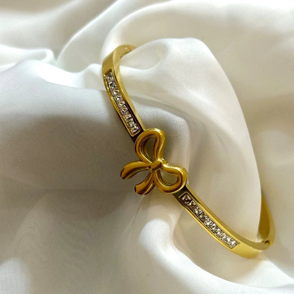 Elegant CZ Stone Bow Design Bangle