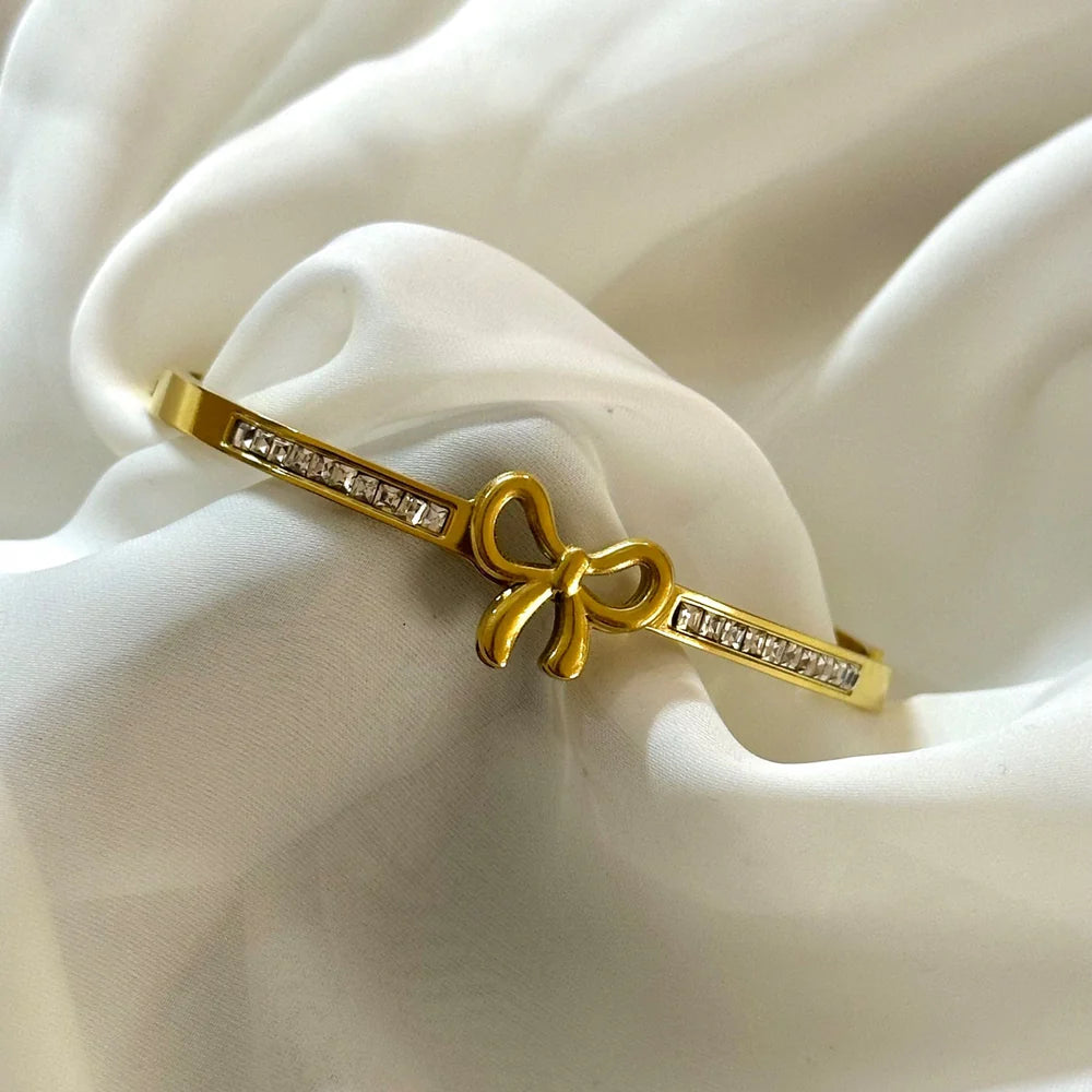 Elegant CZ Stone Bow Design Bangle