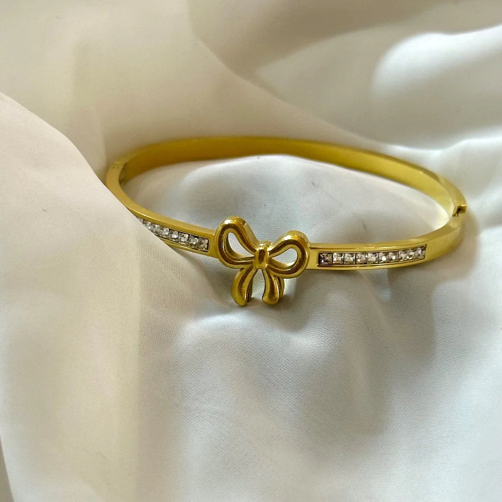 Elegant CZ Stone Bow Design Bangle