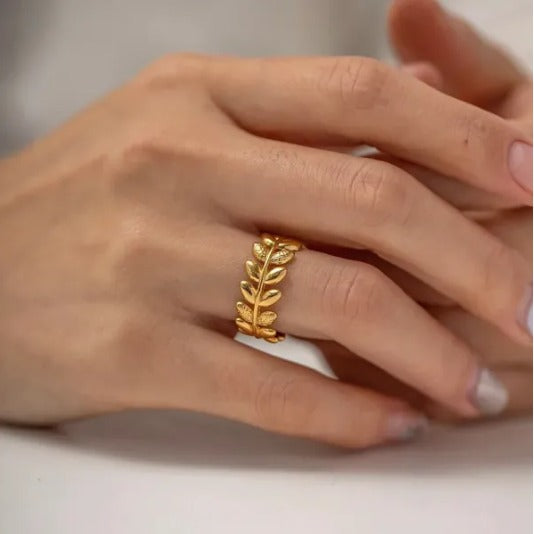 The Olive Garden Adjustable Ring