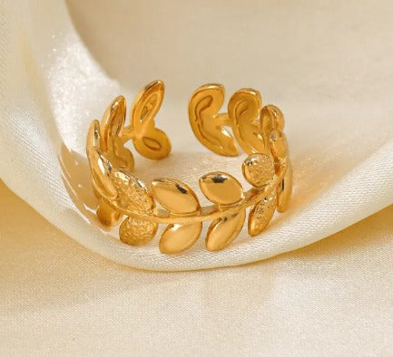 The Olive Garden Adjustable Ring